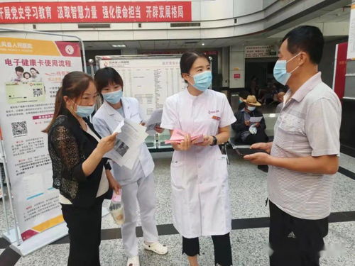 县人民医院积极开展“科学防疫 关注老年健康”义诊科普宣传活动并发放防疫健康包